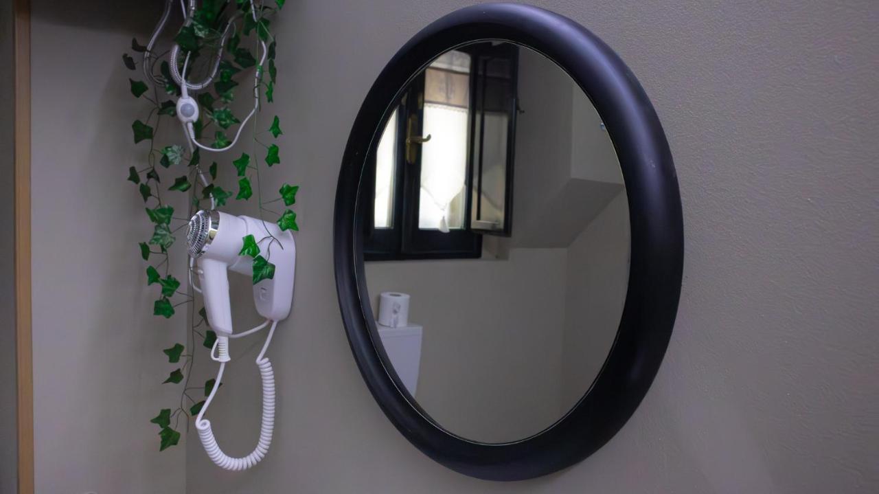 Don Pes Travel Rooms Sassari Buitenkant foto