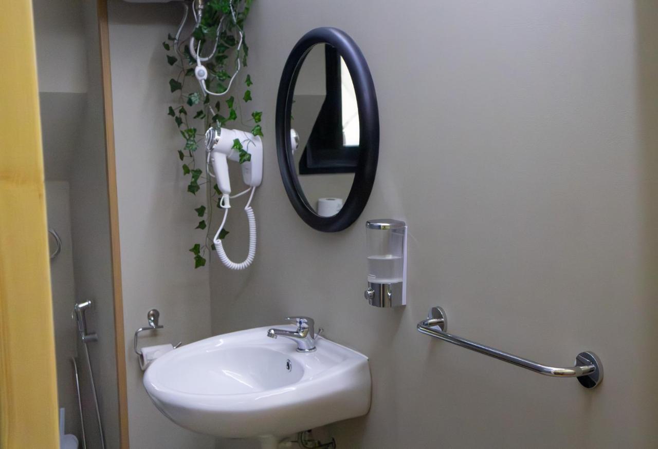 Don Pes Travel Rooms Sassari Buitenkant foto